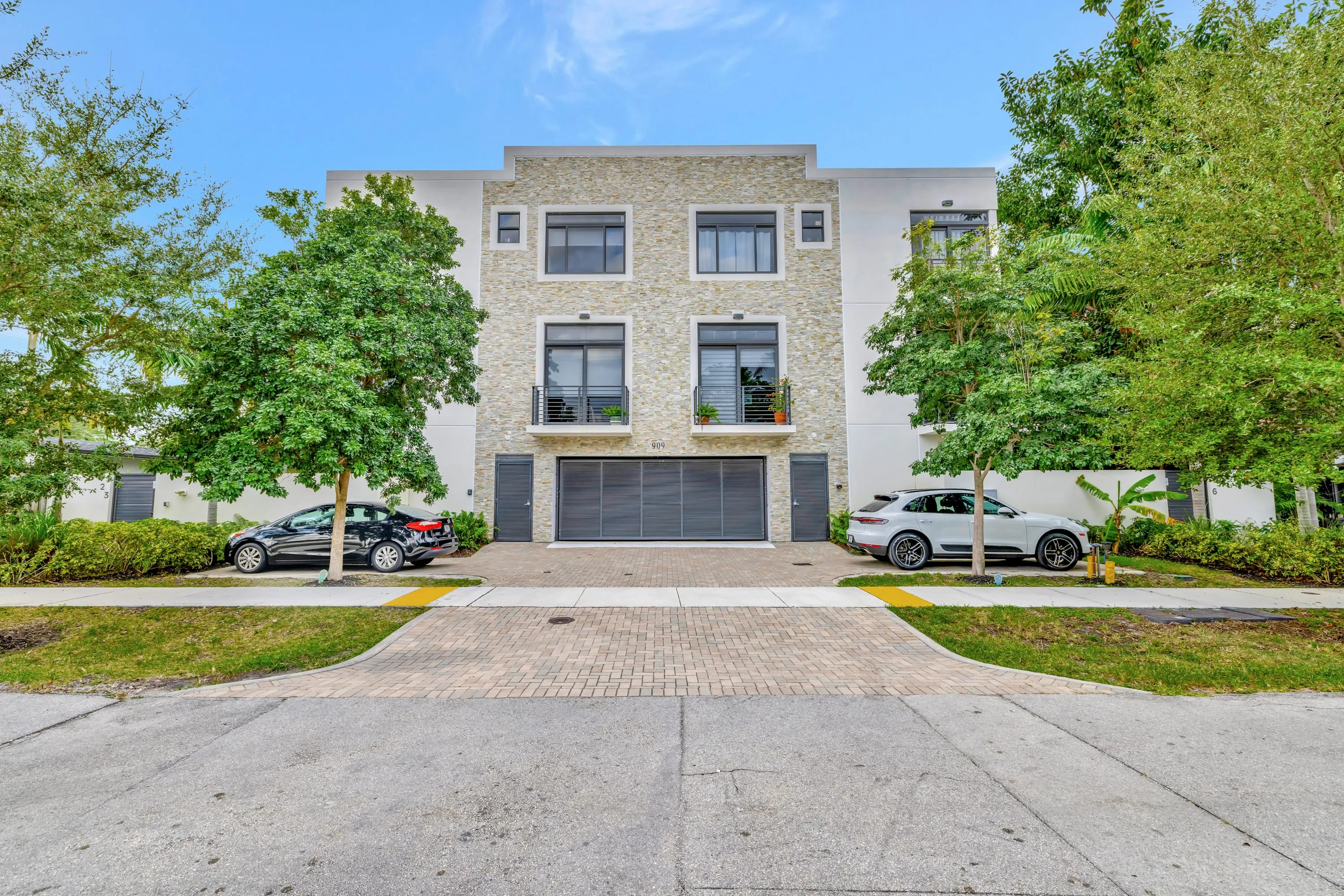 909 NE 16th Ter, Unit 2, Fort Lauderdale, FL